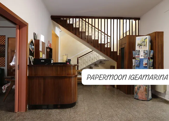 Paper Moon Hotel 2*